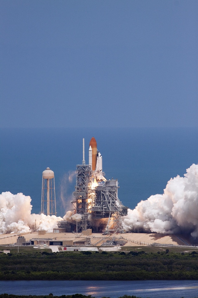 Astronaut exploration rocket