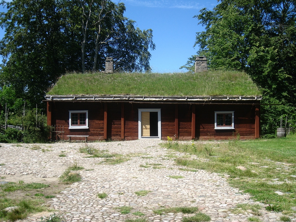 Småland house stone setting