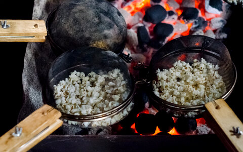 Making popcorn photo