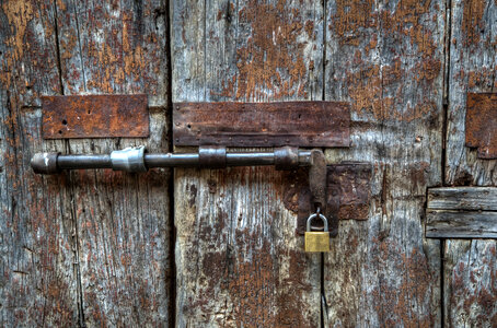 Rusty lock photo