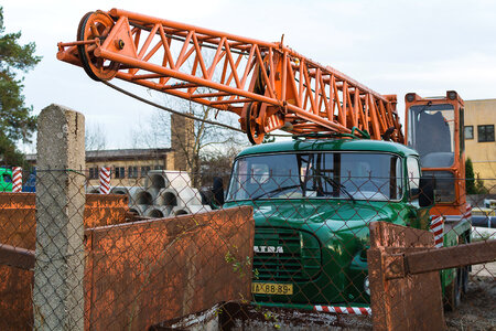 Mobile crane – Tatra 148 photo