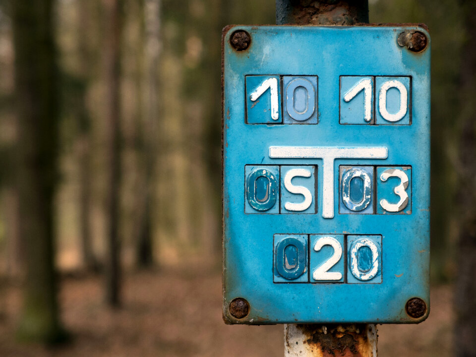 Blue water supply sign