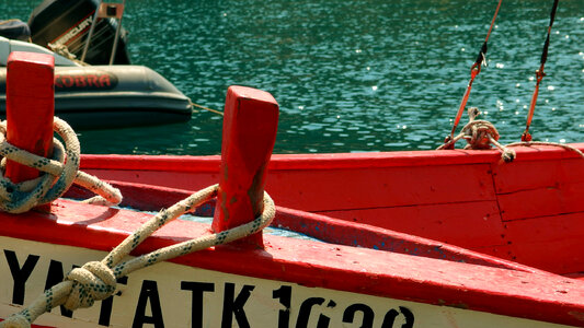 Red wooden boat – Detail photo