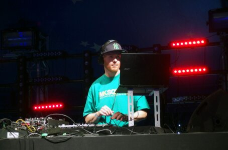 Party DJ photo