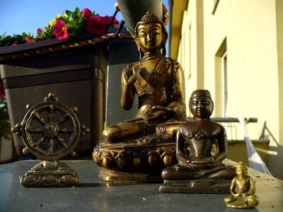 Buddhas Statues photo