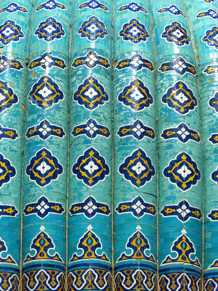Artfully turquoise majolica