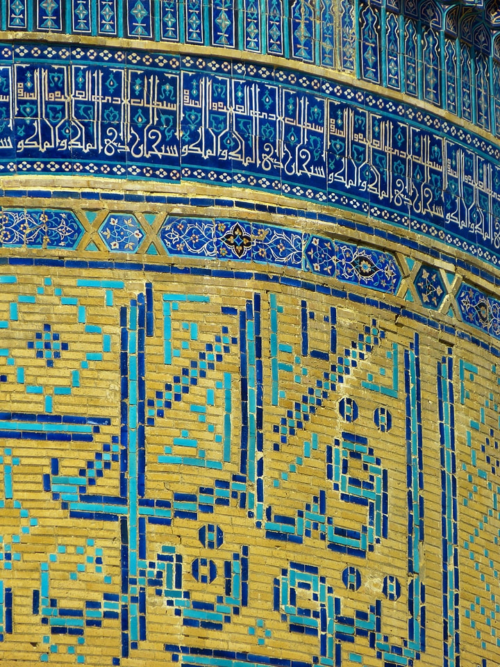 Artfully turquoise majolica