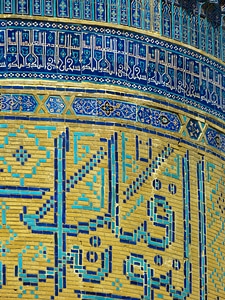 Artfully turquoise majolica