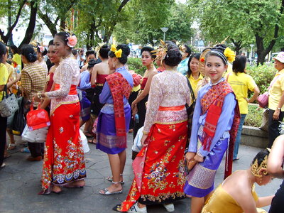 Thai girls in traditional clothing photo
