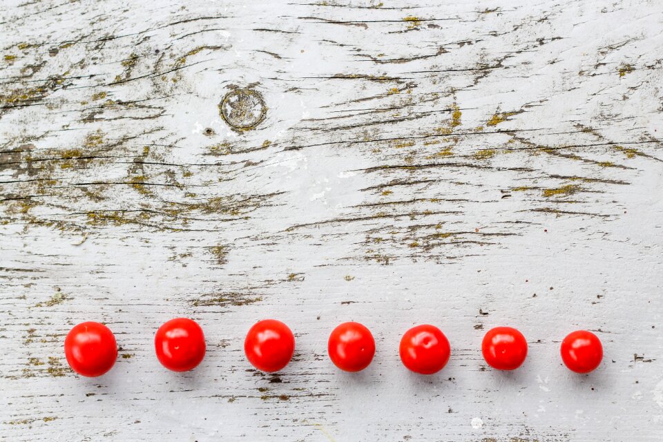 1 Cherry tomatoes & hot friends cherry wooden texture