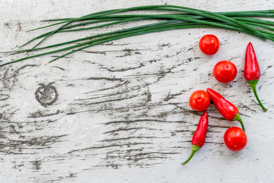 hot Red, hot & green chives