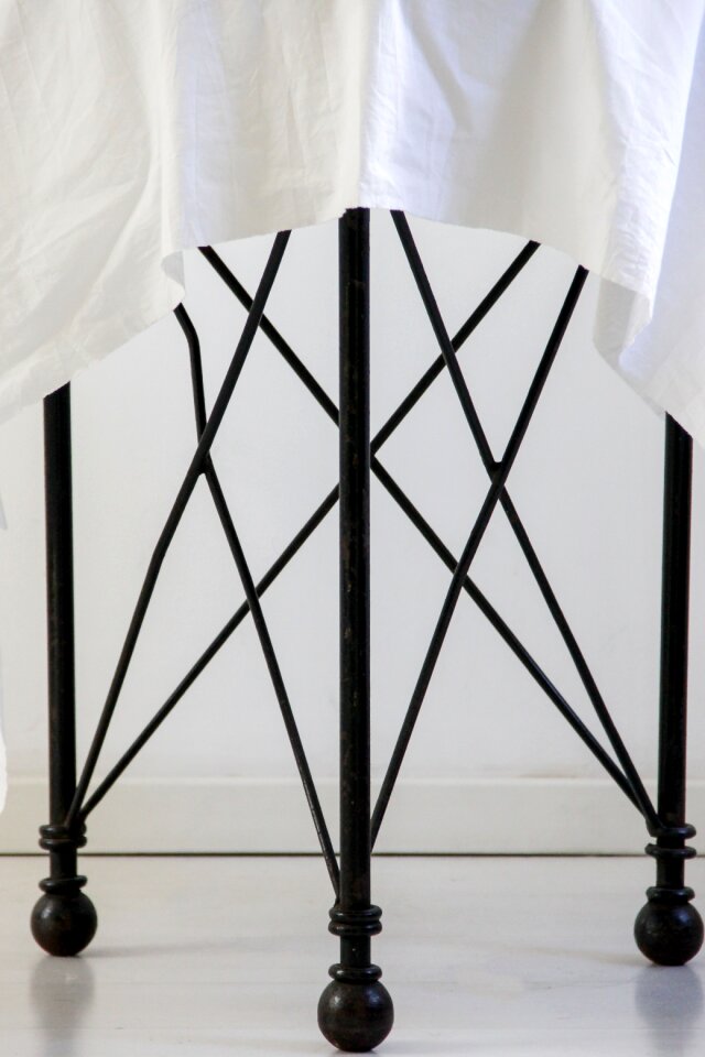 table detail white