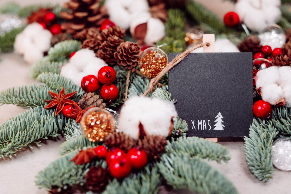 Christmas spruce decoration with a blackboard clamp 7