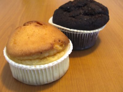 Chocolate and vanilla muffins photo