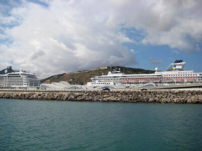 Cruise ships photo