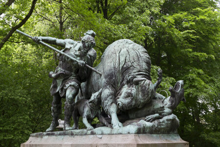 Tiergarten bison hunt statue