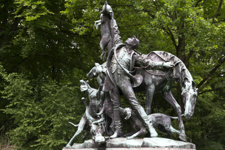 Tiergarten fox hunt statue