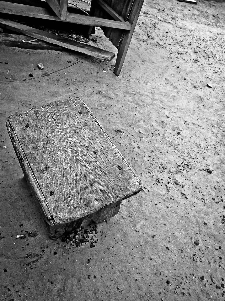 Traditional black and white furniture