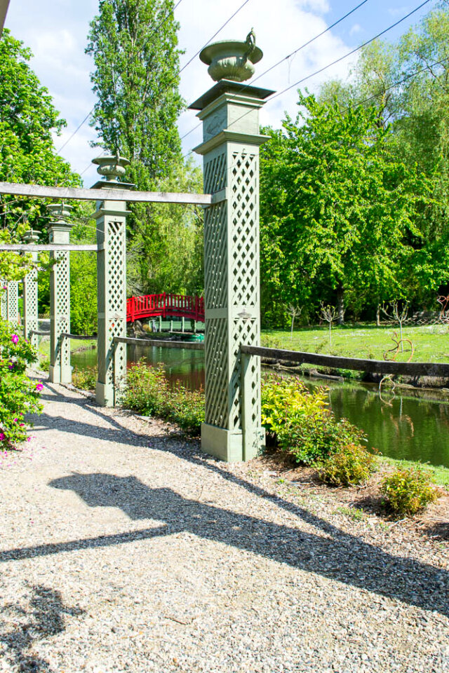 Pergola with trellised columns photo