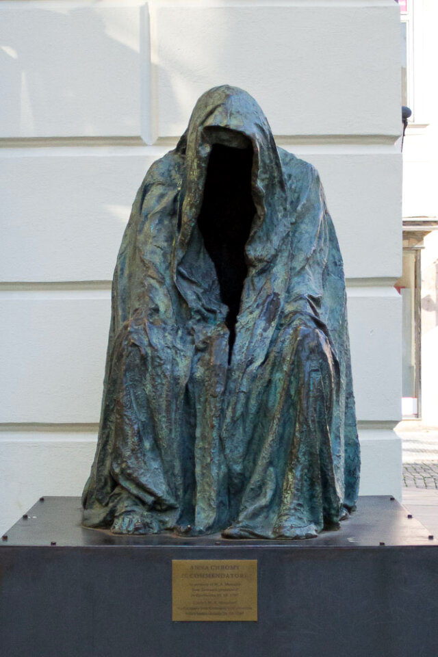 Il Commendatore sculpture