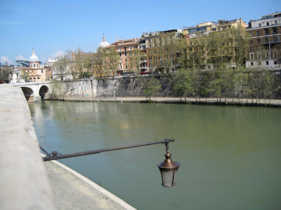Street lamp over Travere promenade