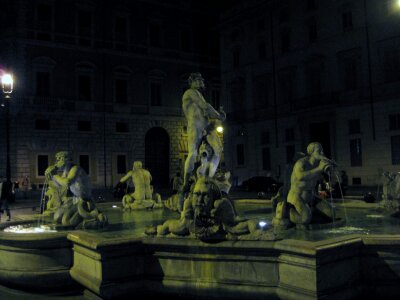 Fontana del Moro at night