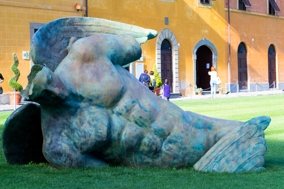 Fallen angel statue photo