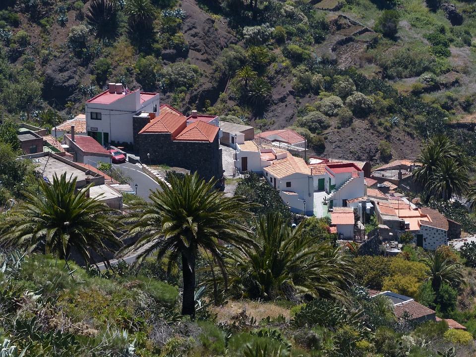 Houses slope steep