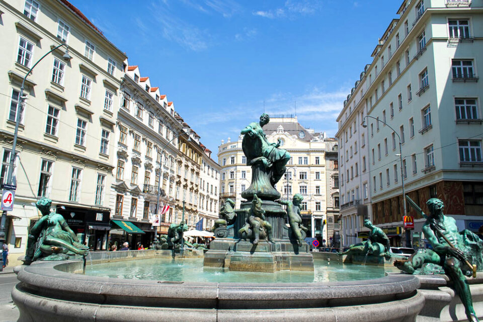 Donnerbrunnen fountain