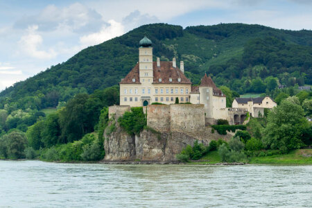 Schonbuhel castle photo