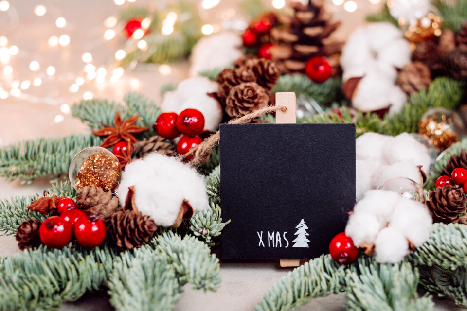 Christmas spruce decoration with a blackboard clamp