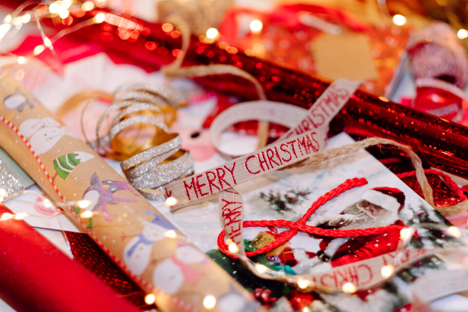 Christmas bags, wrapping paper and ribbons 5