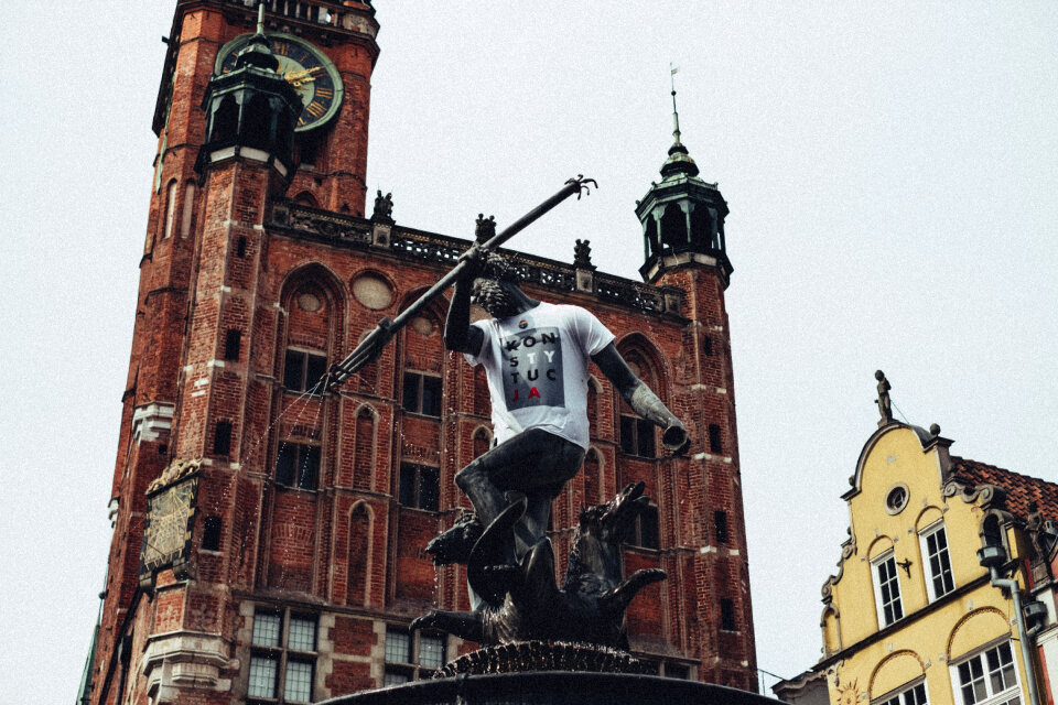 Statue of Neptune in a T-shirt