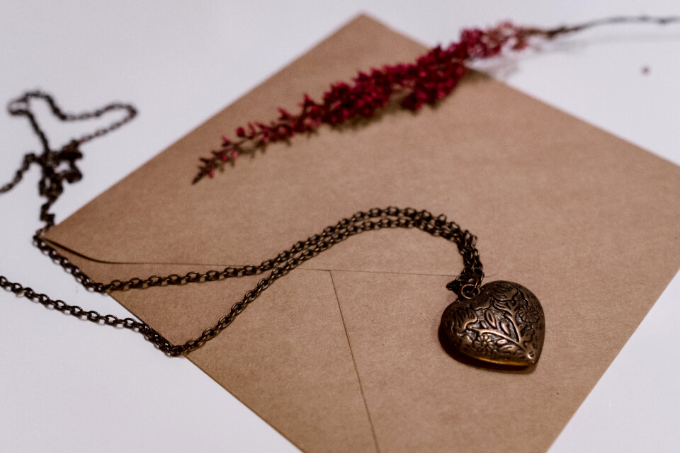 Heart necklace on a craft envelope
