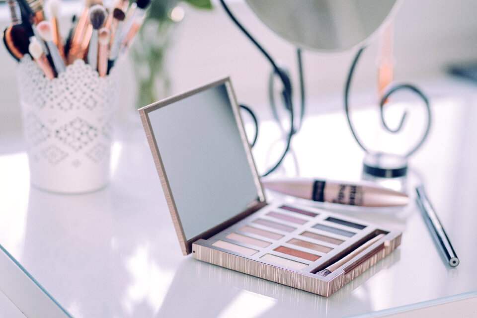 Eyeshadows and makeup brushes