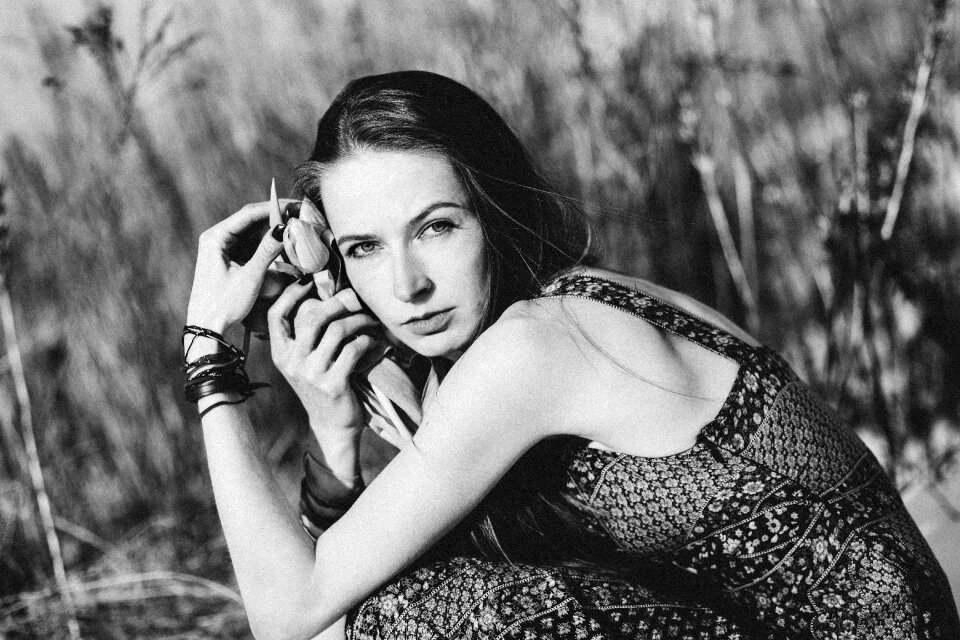 Boho winter shoot in black and white