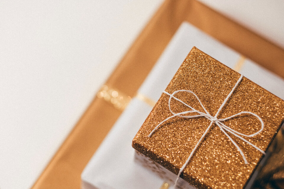 Gold Christmas gifts pile 2