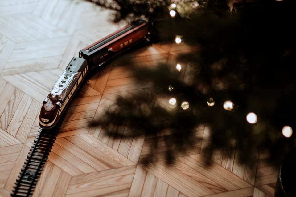 Toy train going around the Christmas tree 2