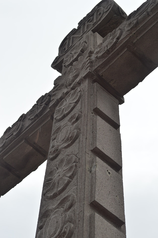 Statue cruz church
