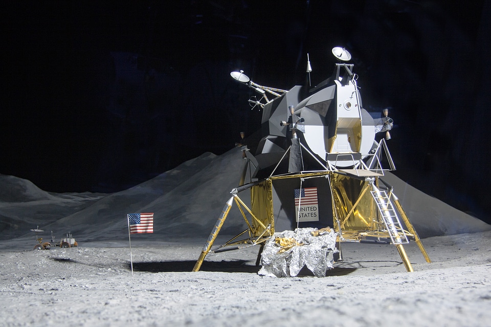 Controlled landing ache moon