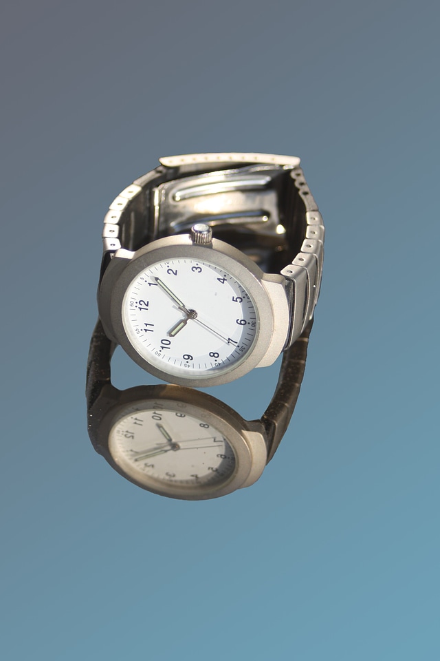 Wrist watch time indicating watches
