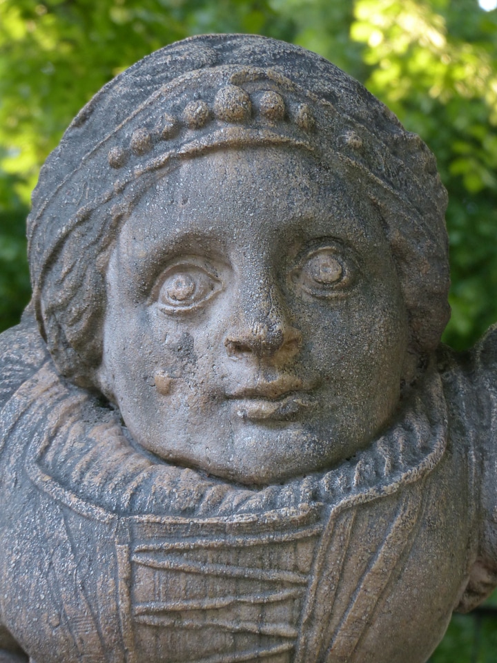 Sculpture globe zwergelgarten