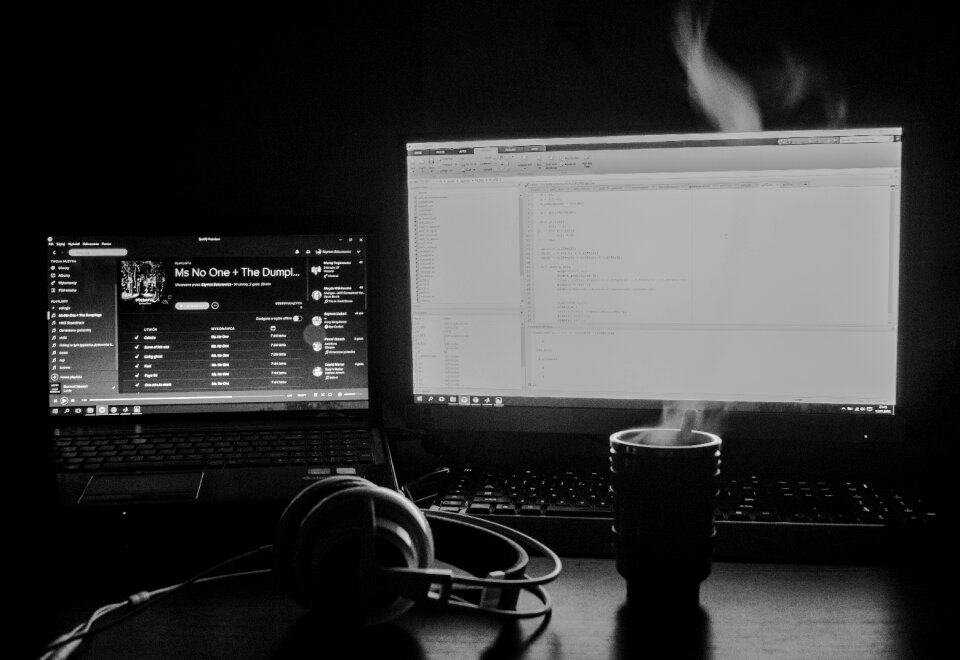 Free stock photo of desk, headphones, keyboard