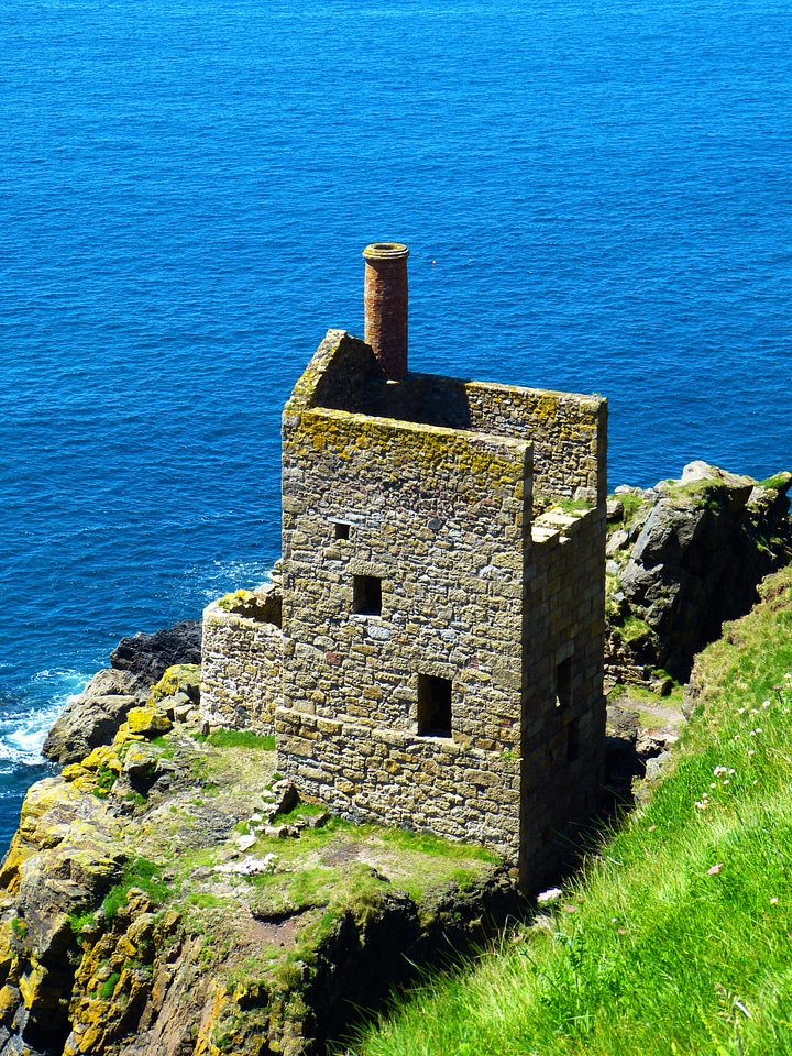 Decay old botallack mine