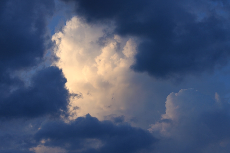 White blue gewitterstimmung