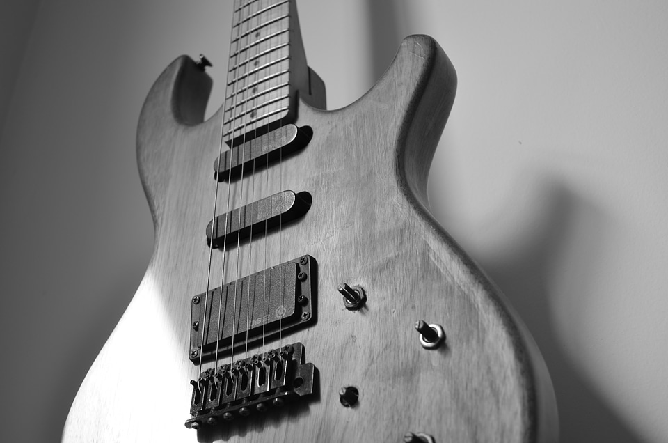 Old guitar ropes sound