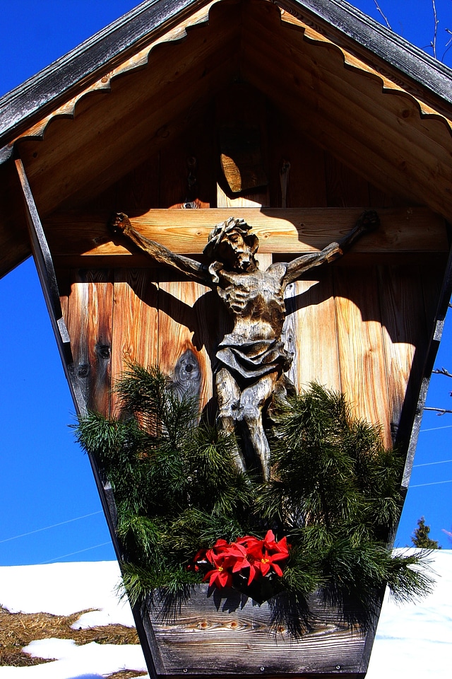 Cross jesus winter