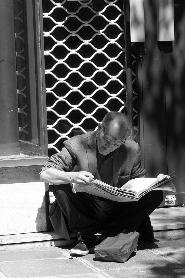 Read absorbed newspaper