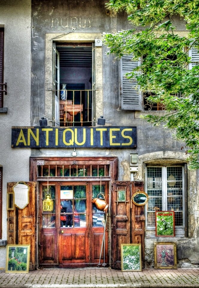 Antiquites Signage