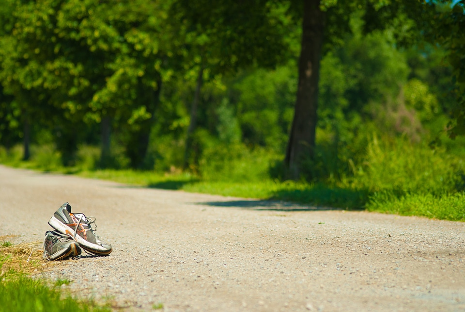Sneakers sport shoes away